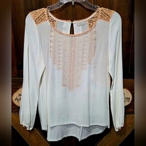Collective Concepts White Blouse with Intricate Peach Lace On Back